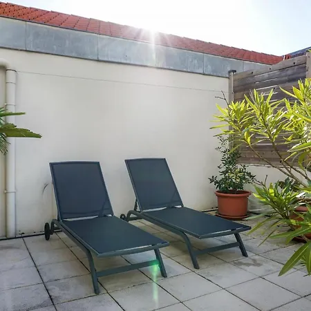 Mendi Keyweek In Quiet Neighborhood With Terrace