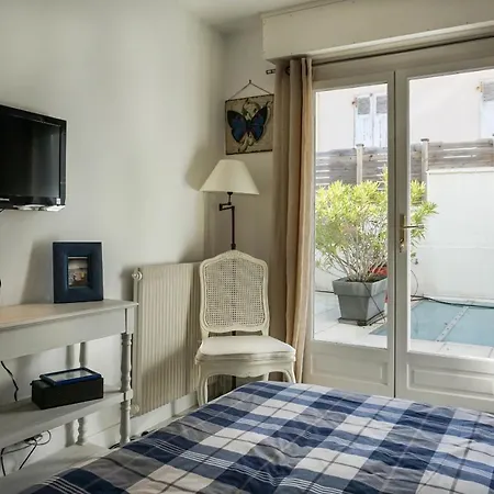 Mendi Keyweek In Quiet Neighborhood With Terrace